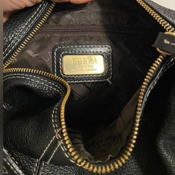 🔥EUC🔥FURLA Genuine Leather Purse- Made in Italy- Gold tone hardware - Picture 2 of 14